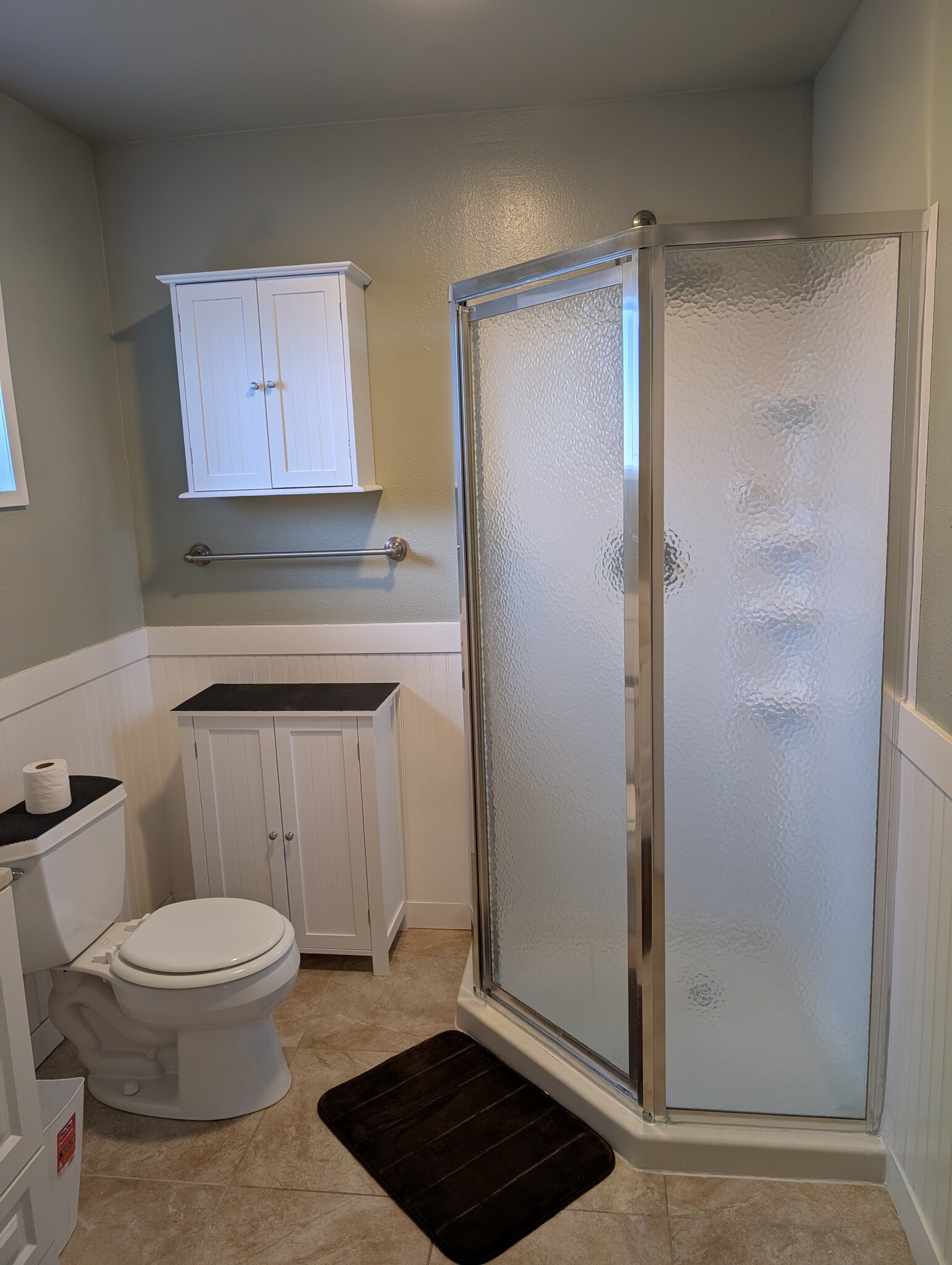 standing shower - 8211 Florida Dr