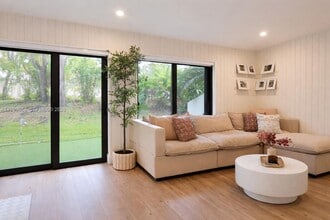 Building Photo - 11017 SW 113th Pl