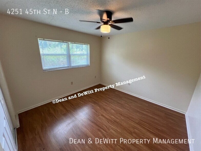 Building Photo - 2 Bed/1 Bath - Unit B