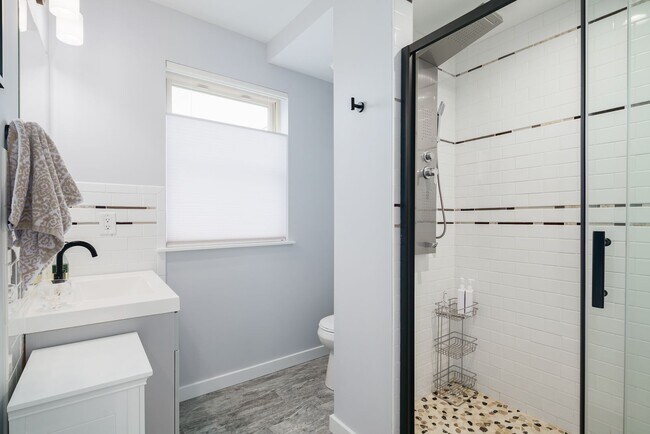 Building Photo - Four Bed Olde Kensington/Fishtown Home