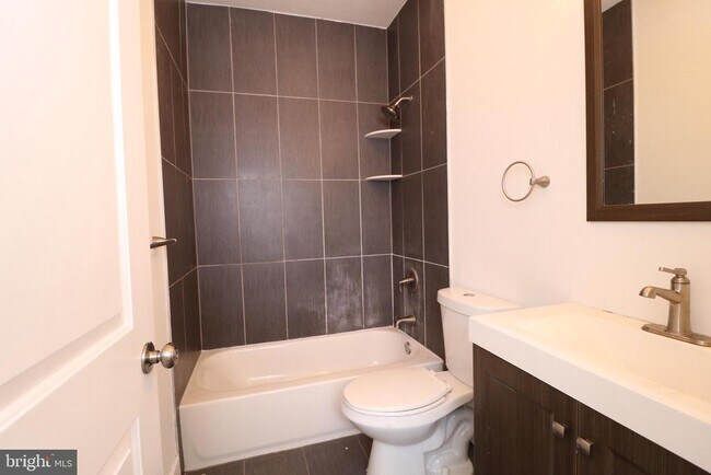 Building Photo - 1211 N Franklin St