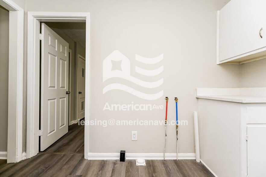 Building Photo - 119 Astor St