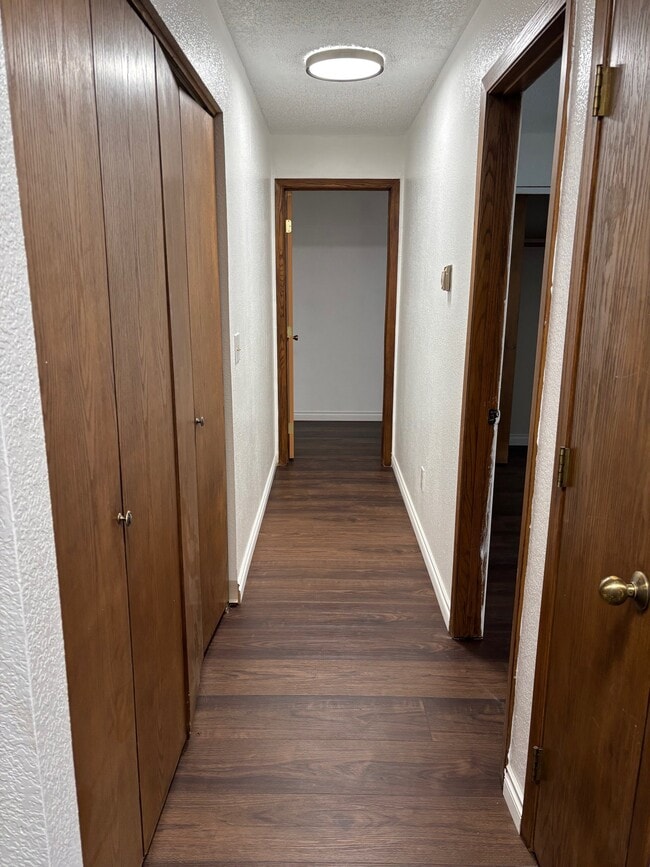 Building Photo - 1180 Golden Dawn Cir
