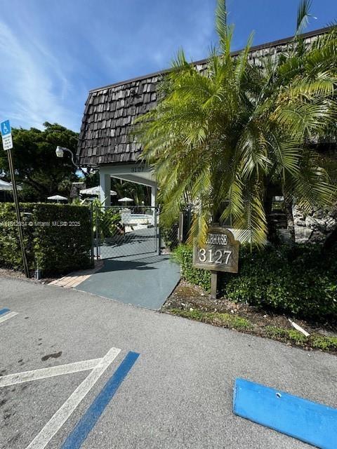 Building Photo - 3105 Oakland Shores Dr