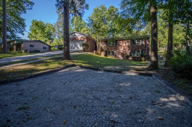 Building Photo - Renovated 5BR Home Minutes from Downtown Columbia | Two Full Kitchens + Fenced Yard ~ Available M...