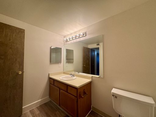 Building Photo - Lovely 1 Bedroom, 1 Bathroom Lakewood Condo! Community POOL!!!
