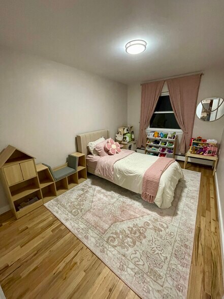 Building Photo - 229 E 237th St