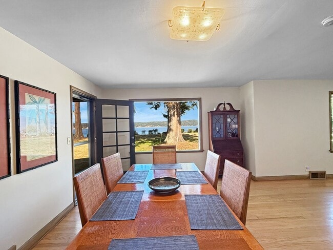 Building Photo - 2209 W Sequim Bay Rd
