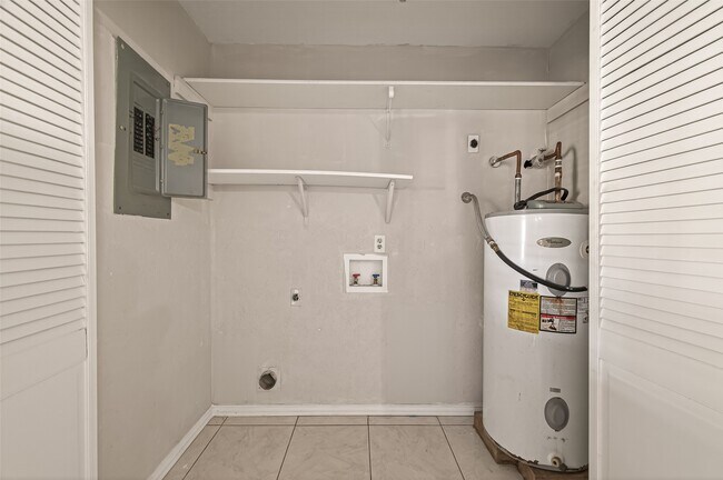 Building Photo - 6206 Homeview Dr