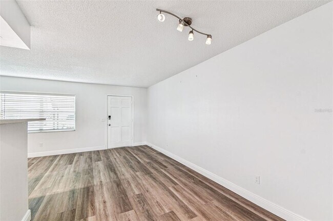 Building Photo - 9001 Tudor Dr