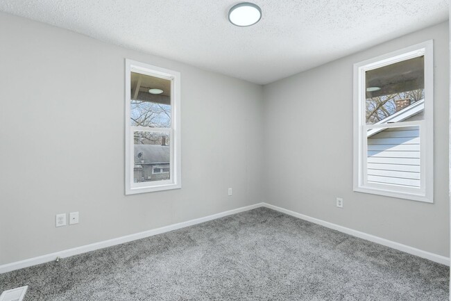 Building Photo - 3-Bedroom w/ New Kitchen Appliances