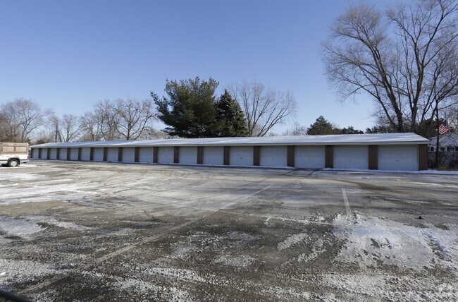 Building Photo - Lyn Villa Apartments