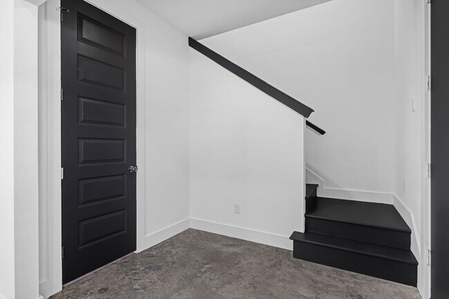 Building Photo - NOW LEASING!  4 bed, 4.5 bath modern home
