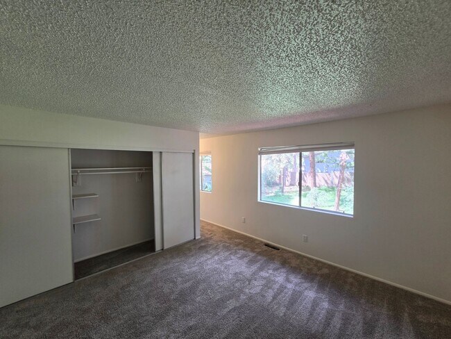 Building Photo - 3885 N Fanning Dr