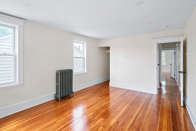 Building Photo - 57 Yale St