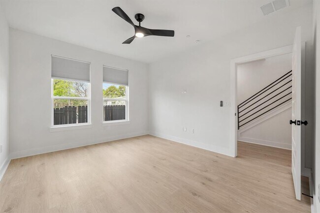 Building Photo - 200 W 56th St