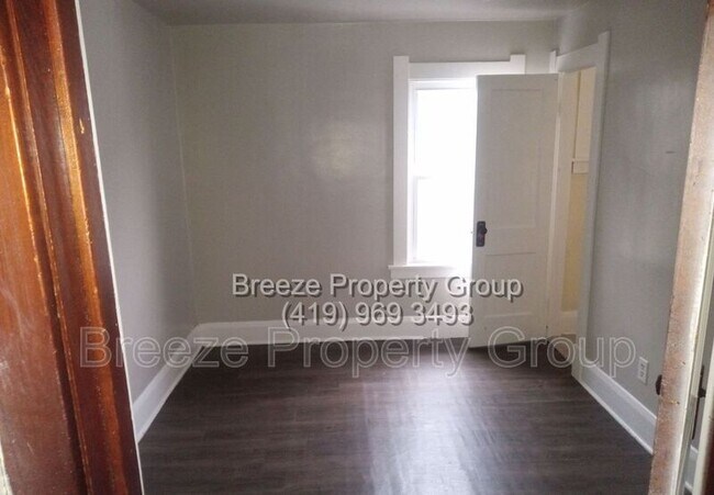 Building Photo - 733 E Oakland St