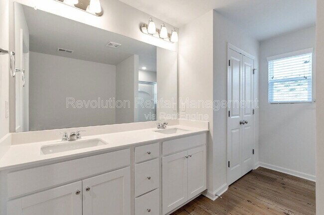 Building Photo - 101 Tumbling Waters Trl