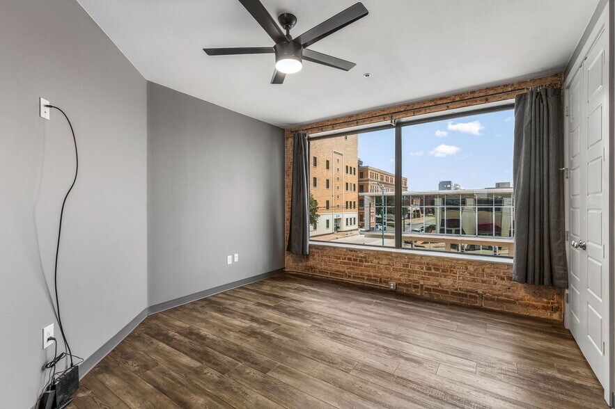 Building Photo - 901 9th St