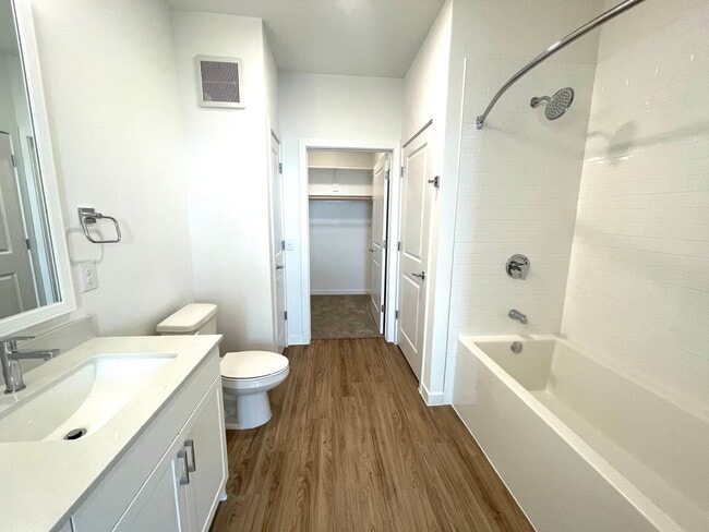 Building Photo - 1101 Abbeyglen Castle Dr