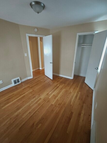 Building Photo - 615 E Mansfield Ave