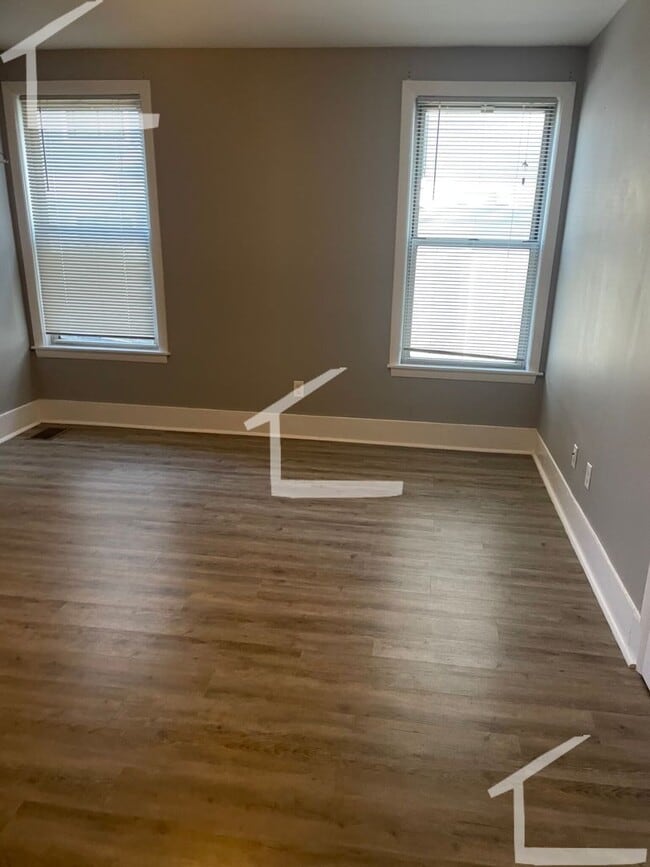 Building Photo - 9/1 Renovated 4BR/1.5BA w/laundry in unit, AC, near Castle Is!