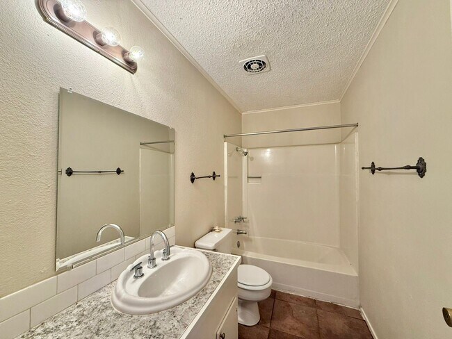 Building Photo - 4614/4616 Edinburgh SERIES 75