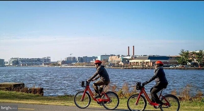 Building Photo - 1416 22nd St SE