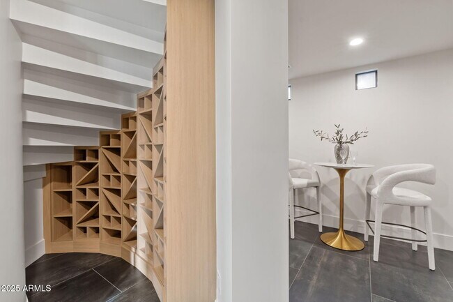 Building Photo - 3135 E Palo Verde Dr