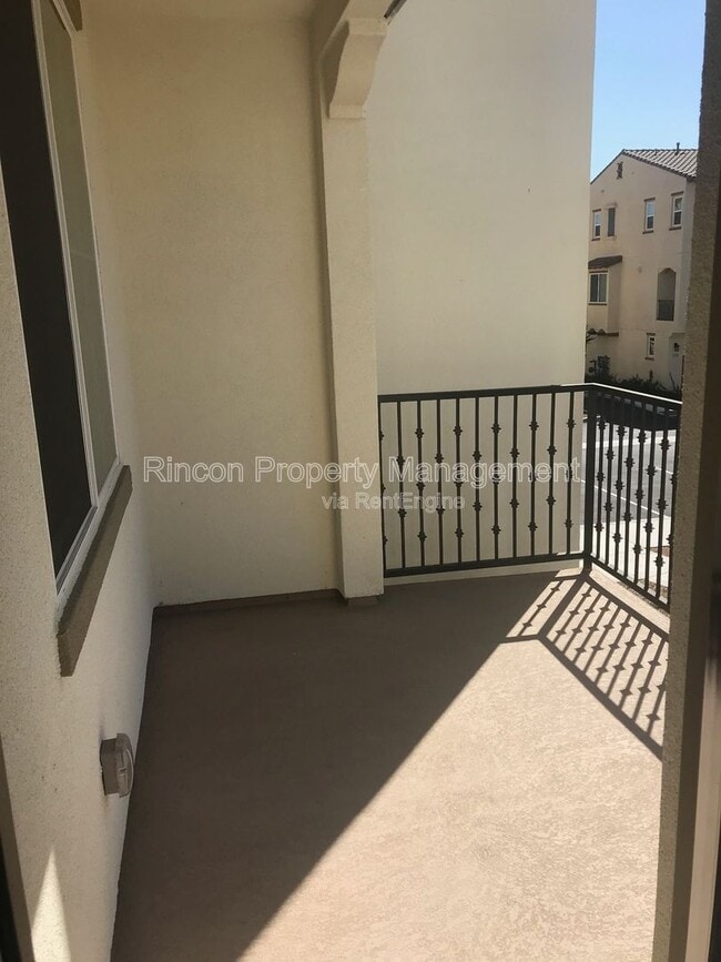 Building Photo - 581 Pioneer St