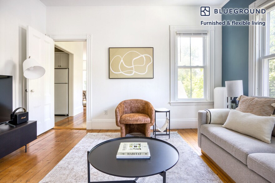 Primary Photo - 32 Healey St