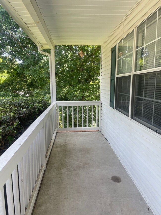 Building Photo - 3 bed, 2 bath, 2 car garage home w/ finished basement/bonus room in West Knox