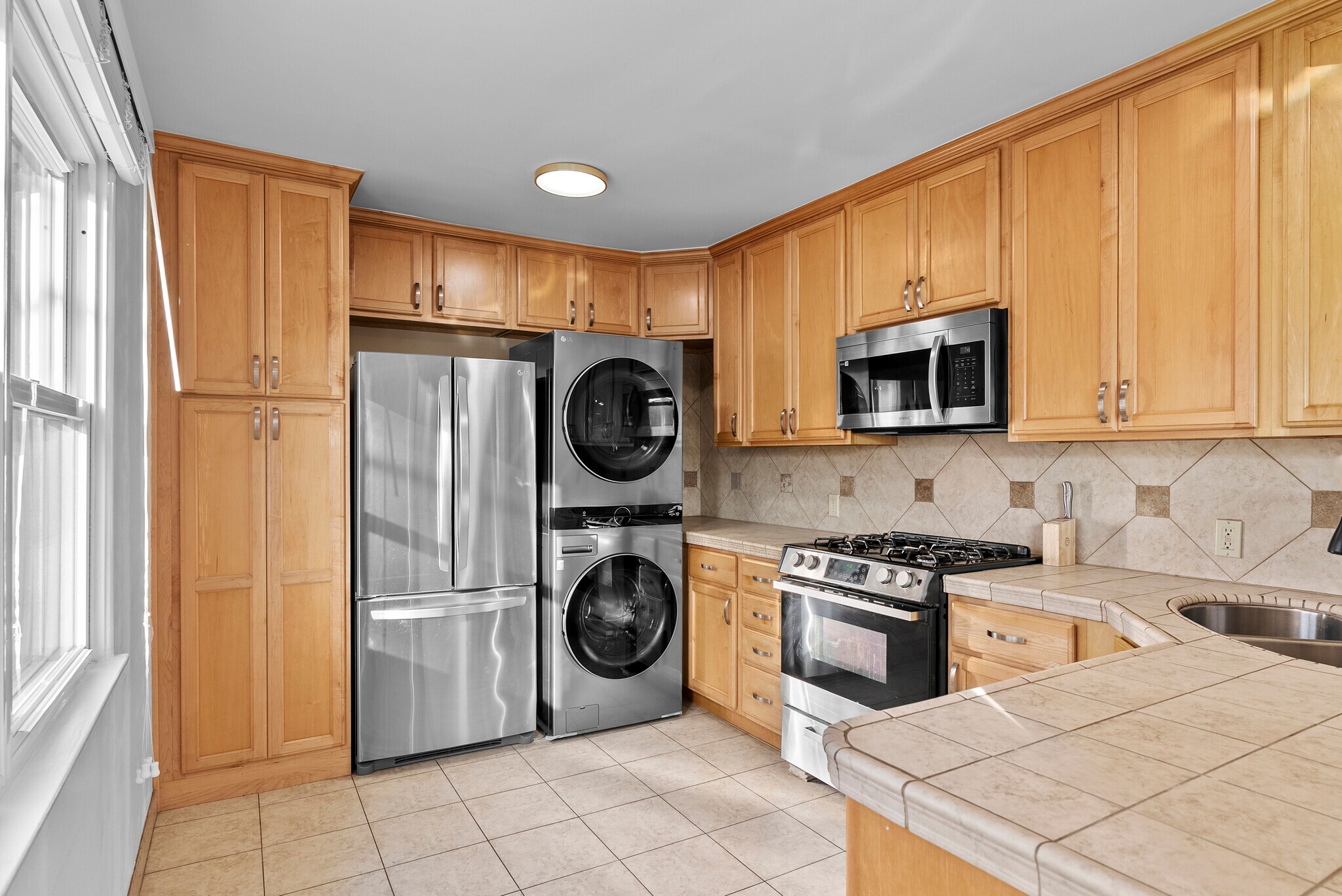 Building Photo - 2463 Federal Ave