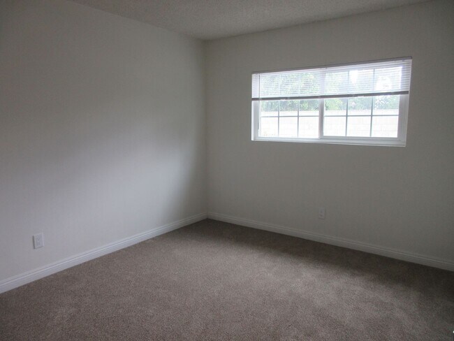 Building Photo - Duggan Property Management, Inc Presents -North Hills (4 bed, 2 bath)