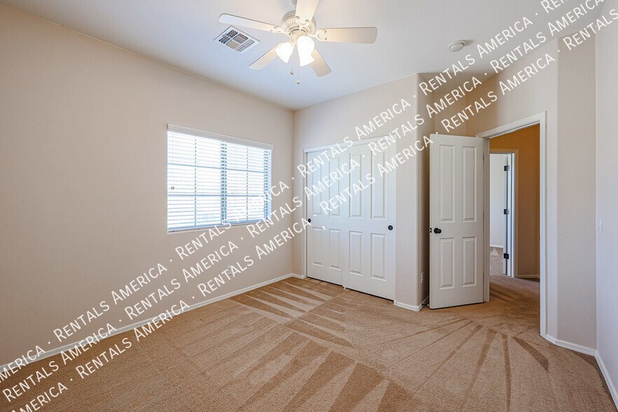 Building Photo - 16021 W Custer Ln