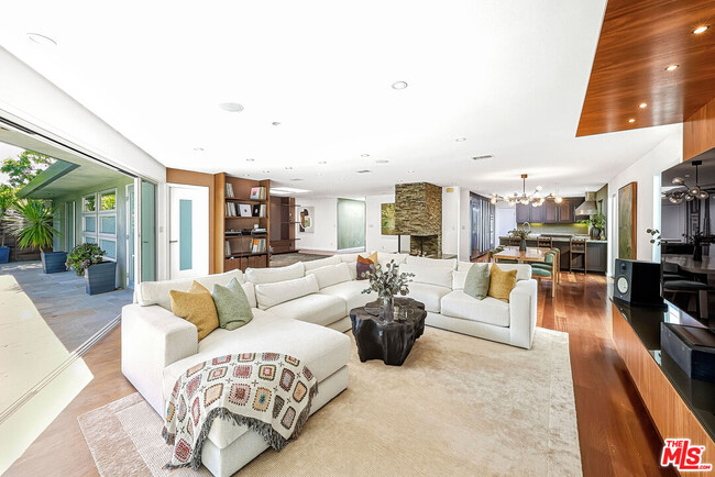 Building Photo - 3154 Queensbury Dr