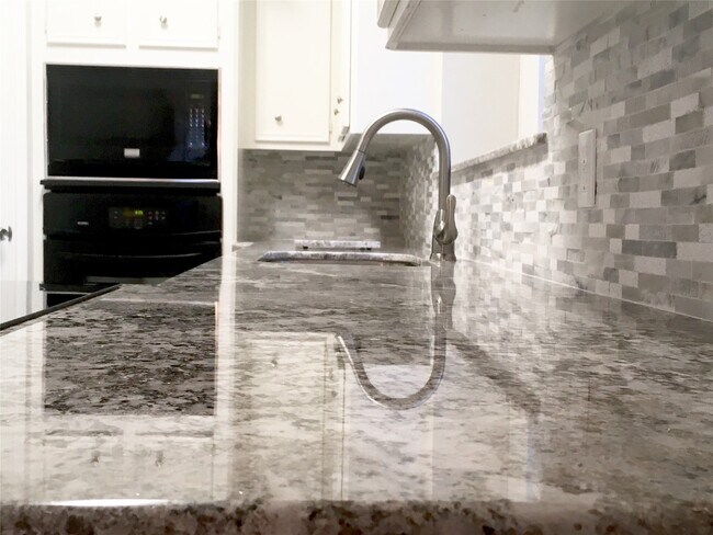 Building Photo - 5515 Strack Rd