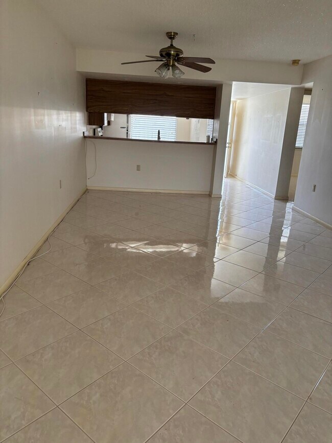 Building Photo - 6121 Balboa Cir