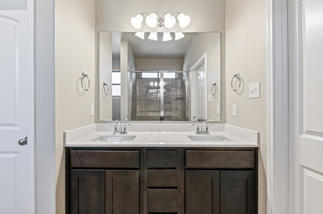 Building Photo - 1204 Grand Oak Trail