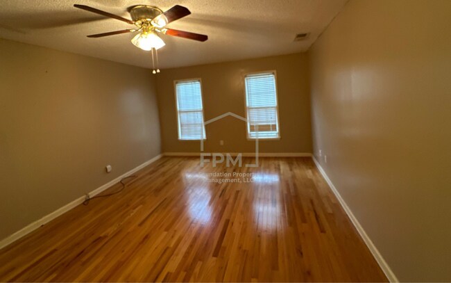 Building Photo - 8559 Chippingham Dr