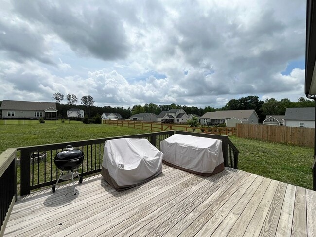 Building Photo - Private 4BR, 2.5BA Home with Modern Finishes, Back Deck and Large Yard, on a Nearly Half Acre Lot