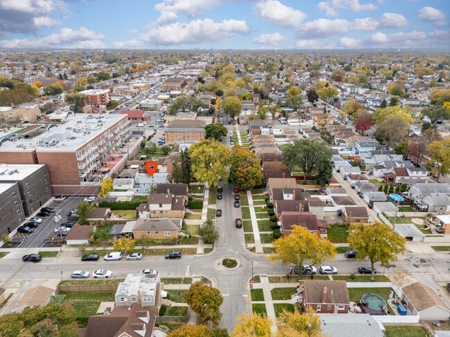 Building Photo - 3635 N Oconto Ave