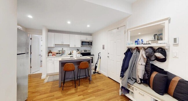 Building Photo - 289 Beacon St
