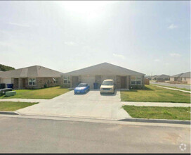 Building Photo - 1717 Clovis Dr