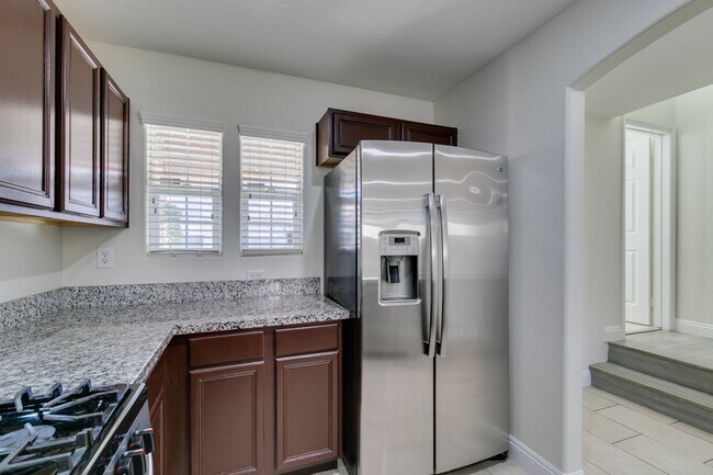 Building Photo - SOUTH WEST 3 BEDROOM UPDATED HOME WITH BALCONY