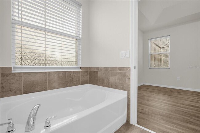 Building Photo - 2444 Varenna Loop