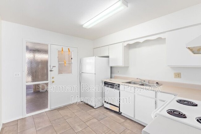 Building Photo - 415 N 64th Pl