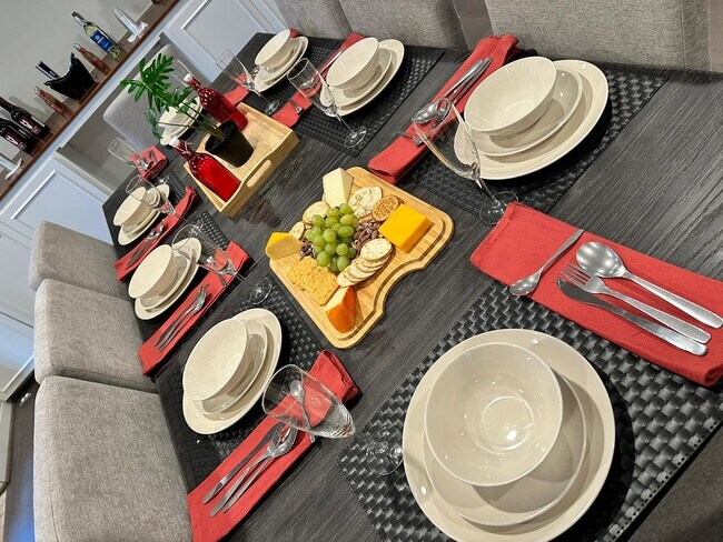 Building Photo - 7829 Royal Ln