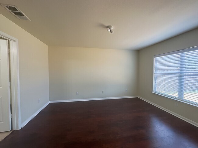 Building Photo - **CUTE 3 Bedroom Home, Move-in Ready**