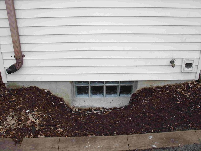 Building Photo - 1747 Oakdale Ave